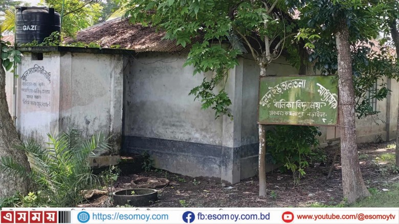 নড়াইলে মুলদাইড়-তালতলা বালিকা বিদ্যালয়ে এসএসসিতে এক জন পরীক্ষার্থীর মধ্যে একজনই ফেল।