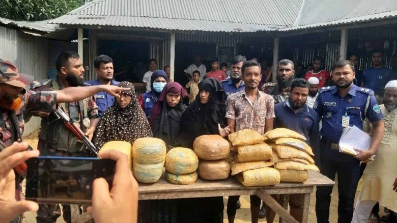 ছিনাইয়া যুব সমাজের সাহসী অভিযানে ৩০ কেজি গাঁজাসহ তিন মাদক কা