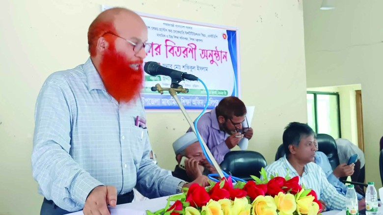 উলিপুরে পারফরম্যান্স বেজড গ্র্যান্টস স্কিমে পুরস্কার বিতরণ।