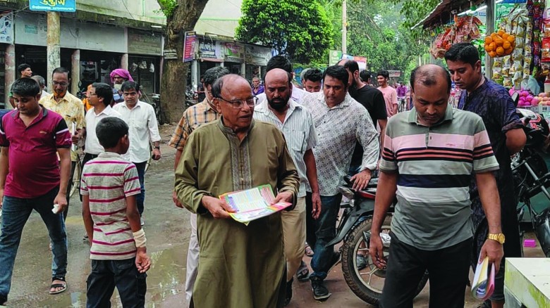 বিএনপির ৩১ দফা বাস্তবায়নের লক্ষ্যে চাঁপাইনবাবগঞ্জে লিফলেট ব