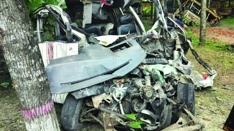 নাটোরে ট্রাক-মাইক্রোবাসের মুখোমুখি সংঘর্ষে নিহত ৮।