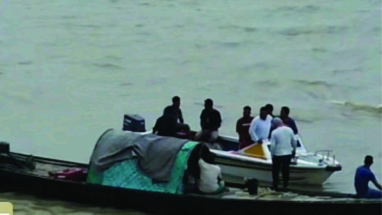 ঈশ্বরদীতে সন্ত্রাসী কে?