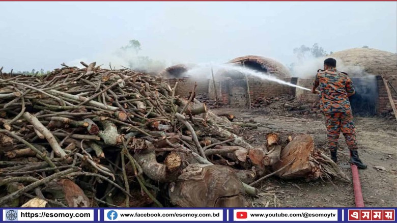 গাইবান্ধার সাঘাটায় কয়লা তৈরি কারখানায় অভিযান।