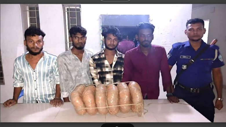 কুমিল্লার বুড়িচংয়ে পুলিশের অভিযানে ১২ কেজি গাঁজাসহ চার মাদক 