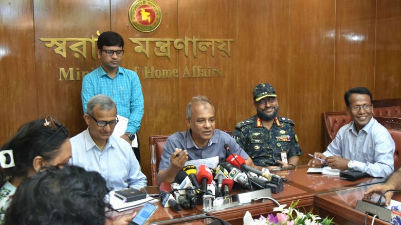 আইনশৃঙ্খলা বাহিনীর হারানো অস্ত্রের সন্ধানে মিলবে পুরস্কার: স