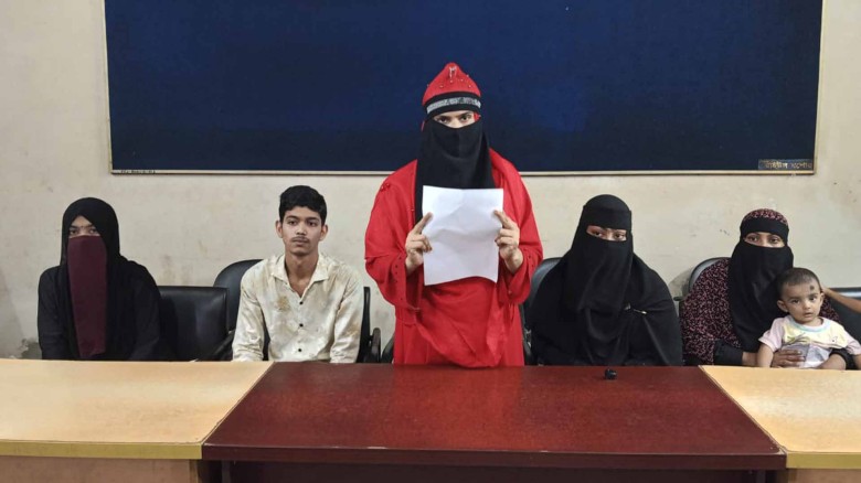 যশোরে যুবদল-ছাত্রদল নেতার বিরুদ্ধে চাঁদাবাজির অভিযোগে সংবাদ 