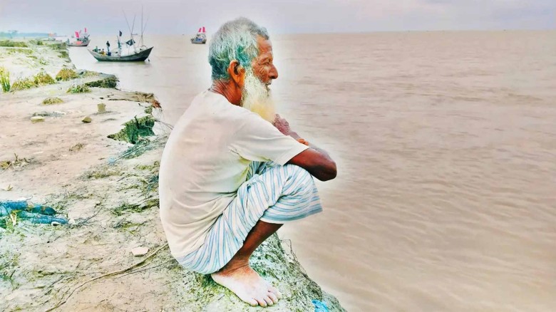 নদী ভাঙনে নিঃস্ব মানুষের দীর্ঘশ্বাস।