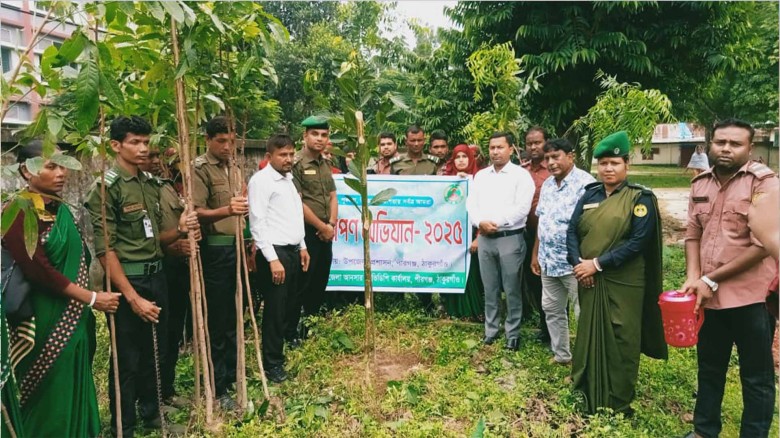 পীরগঞ্জ উপ‌জেলা আনসার ও ভি‌ডি‌পির বৃক্ষরোপন কর্মসূচি পালিত।