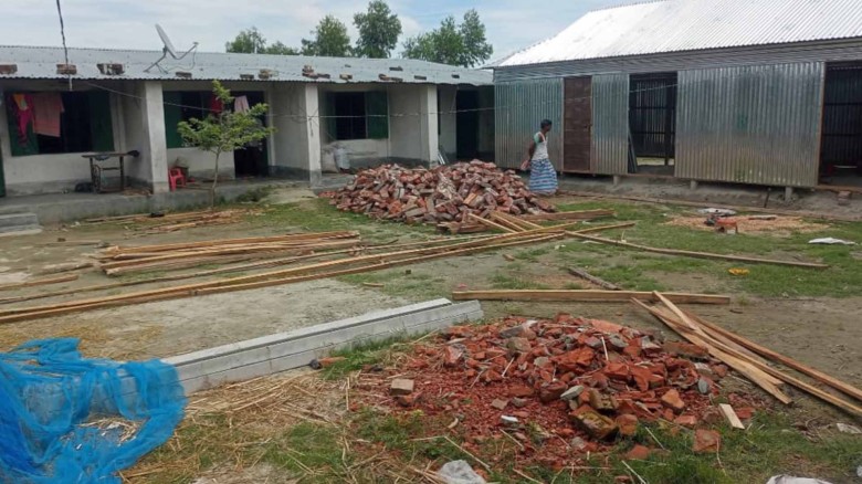 চিলমারীতে আশ্রয়ণ প্রকল্পের ঘর দখলের অভিযোগ স্থানীয় নেতার বির