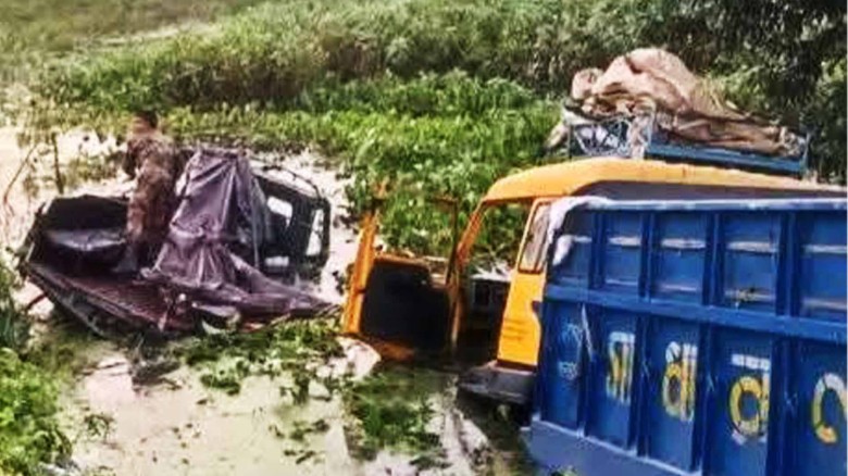 মোহনপুরে সেনাবাহিনীর গাড়িতে ট্রাকের ধাক্কায় আহত ৮ সেনা সদস্য