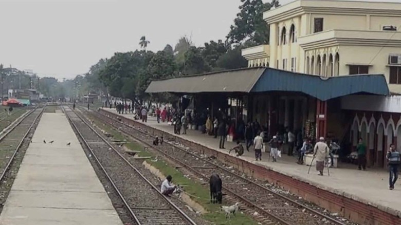যশোর রেলওয়ে জংশন নিয়ে যাত্রীদের গুরুতর অভিযোগ।