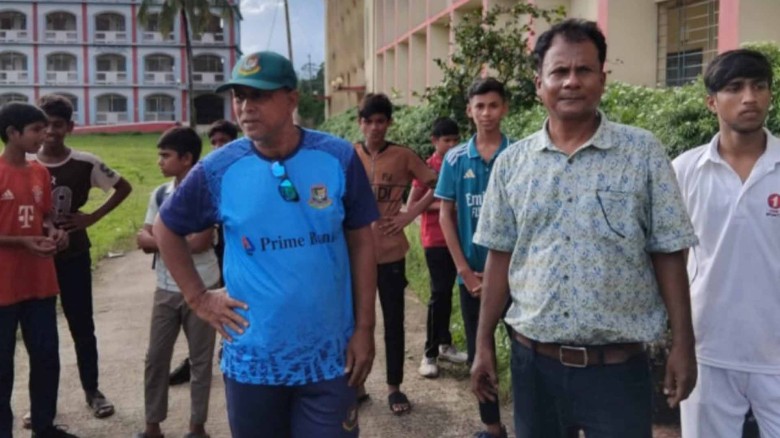 যশোরে বয়স ভিত্তিক ক্রিকেট ক্যাম্প সম্পন্ন।...