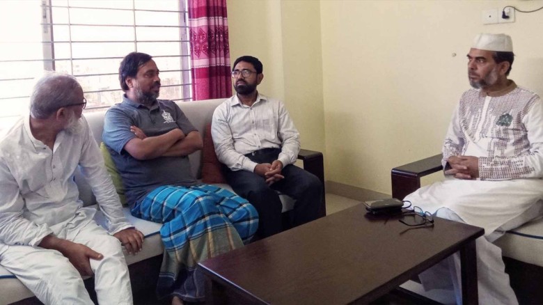 দৈনিক সংগ্রামের চীফ রিপোর্টার শামসুল আরেফীনের চিকিৎসার খোঁজ নিলেন এড. এহসানুল মাহবুব জুবায়ের...