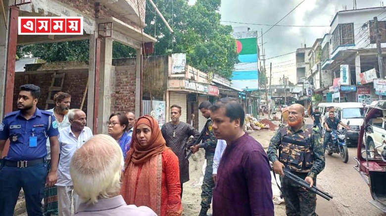 রাজবাড়ী জেলা প্রশাসকের পূজামণ্ডপ পরিদর্শন।