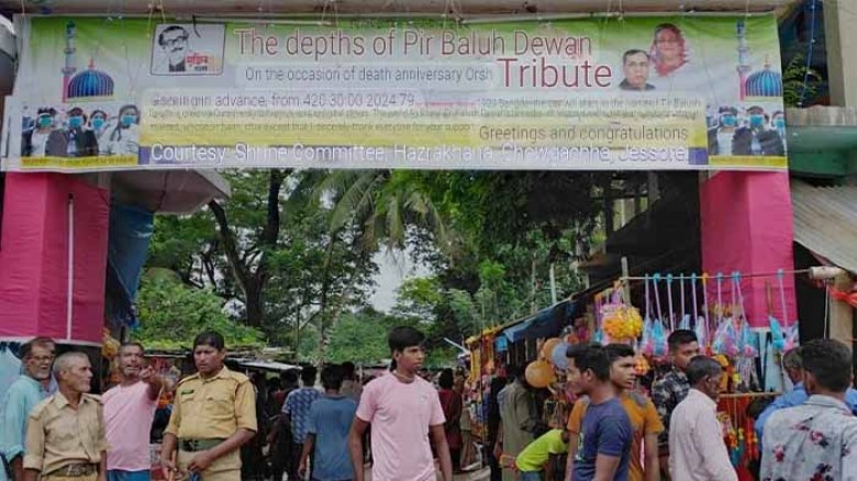 যশোরের বিখ্যাত বলুহ দেওয়ানের মেলা এখন জমজমাট।...