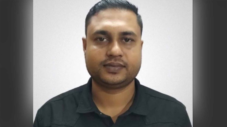 চিলমারীতে ভাতা কার্ডের নামে প্রতারণা, অফিসের মোটরসাইকেল নিয়ে