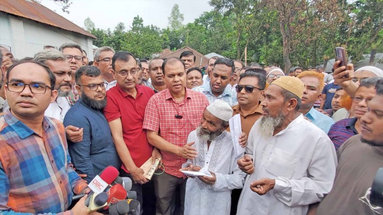 বগুড়ায় অগ্নিকাণ্ডে ক্ষতিগ্রস্ত ৩টি পরিবারকে আমরা বিএনপি পরিব