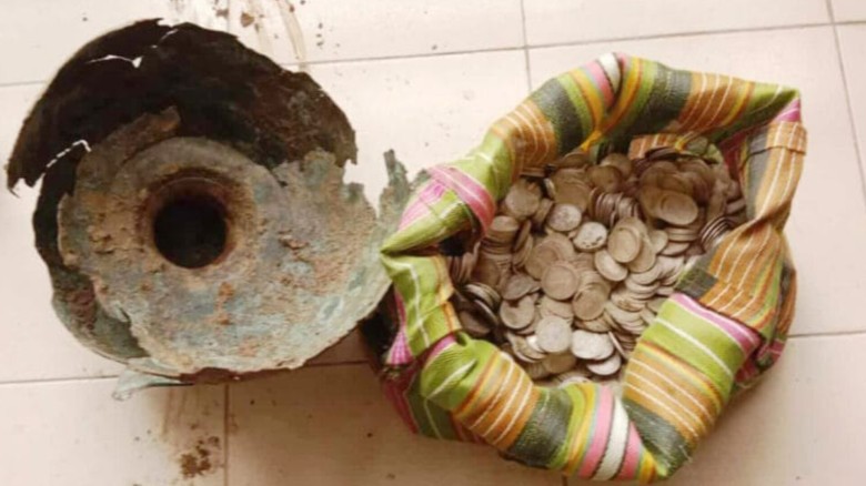 চুয়াডাঙ্গায় মাটি খোঁড়ার সময় বেরিয়ে এলো ব্রিটিশ আমলের ধা