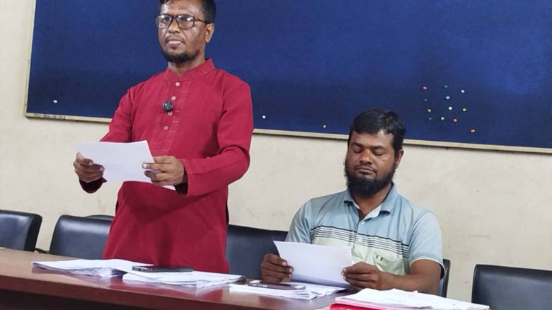 যশোরে তেলপাম্প দখল: বিএনপি নেতার পাল্টা সংবাদ সম্মেলন।