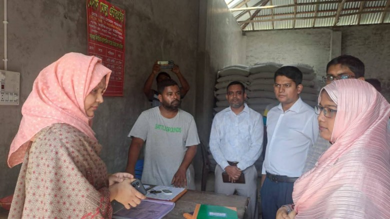 শৈলকুপায় ৪টি সার ডিলারকে জরিমানা!