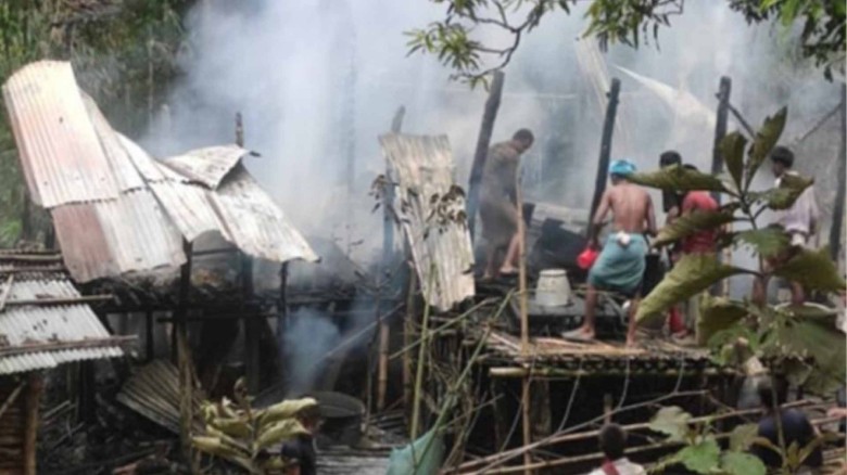 বান্দরবানে অগ্নিকাণ্ডে বসতঘর পুড়ে ছাই।