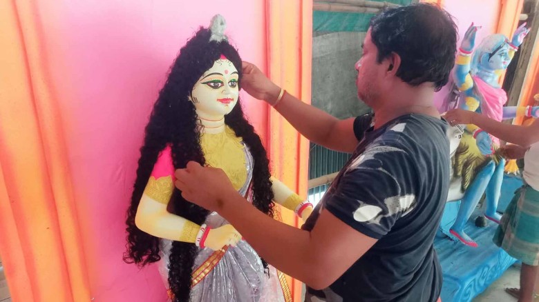 ঝিনাইদহের কোটচাঁদপুর মন্দিরগুলোতে চলছে শেষ সময়ের সাজ-সজ্জা।...