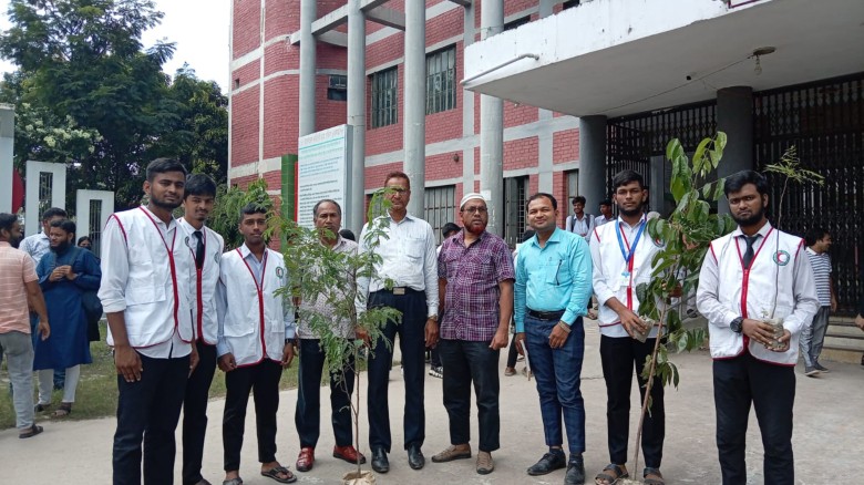 নওগাঁয় তারুণ্যের উৎসব উপলক্ষে বৃক্ষরোপণ ও র‍্যালি...