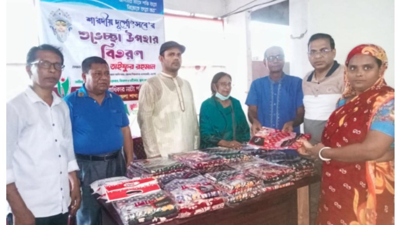 নওগাঁয় মানাপের শারদীয় দুর্গোৎসবের শুভেচ্ছা উপহার বিতরণ