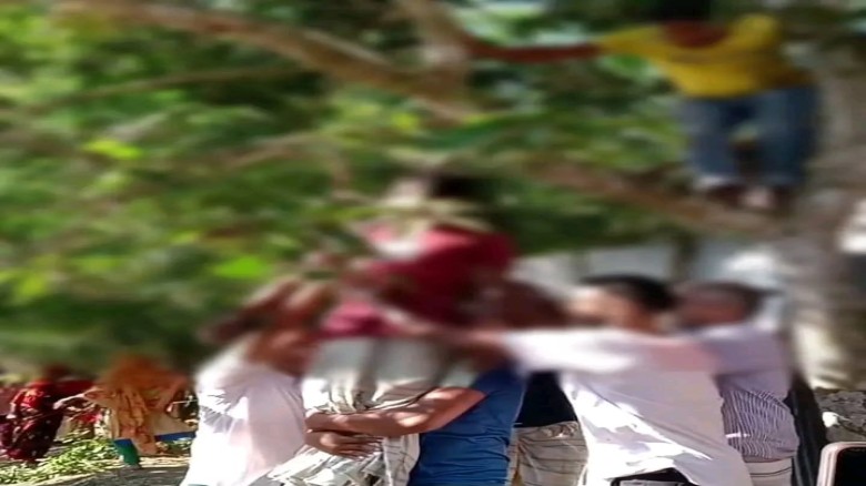 নীলফামারীতে গলায় ফাঁস দিয়ে সিএনজি চালকের আত্মহত্যা।