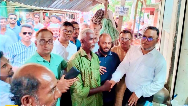 ঝালকাঠিতে ধানের শীষের প্রতীকে তারেক রহমানের পক্ষে গণসংযোগ