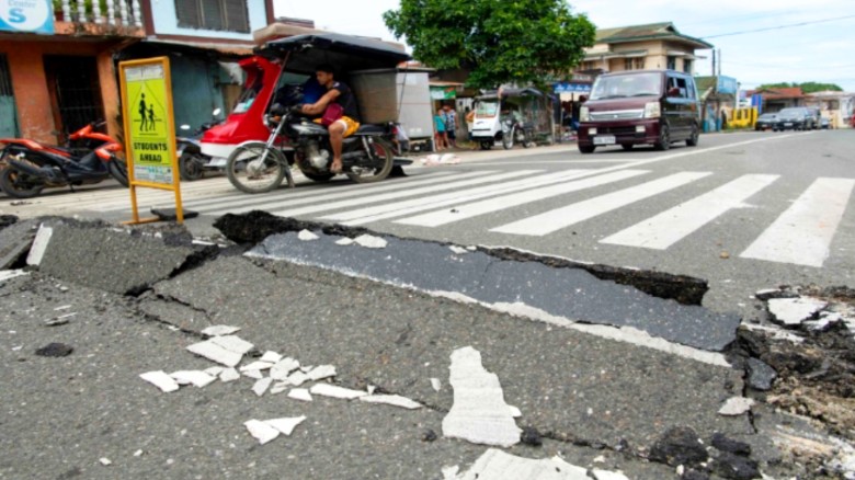 ফিলিপিন্সে শক্তিশালী ভূমিকম্পে মৃতের সংখ্যা বেড়ে ৬৯, আহত শত