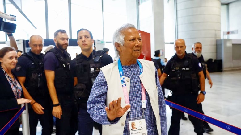 দেশে ফিরেছেন প্রধান উপদেষ্টা