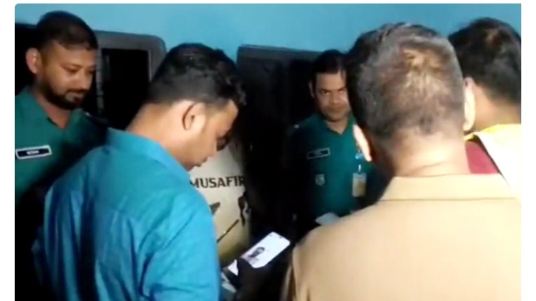 খুলনায় বাবাকে খু''ন করে স্ত্রীসহ পলাতক ছেলে