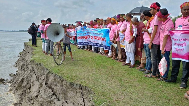 চর বিষয়ক আলাদা মন্ত্রণালয়ের দাবিতে কুড়িগ্রামে মানববন্ধন।...