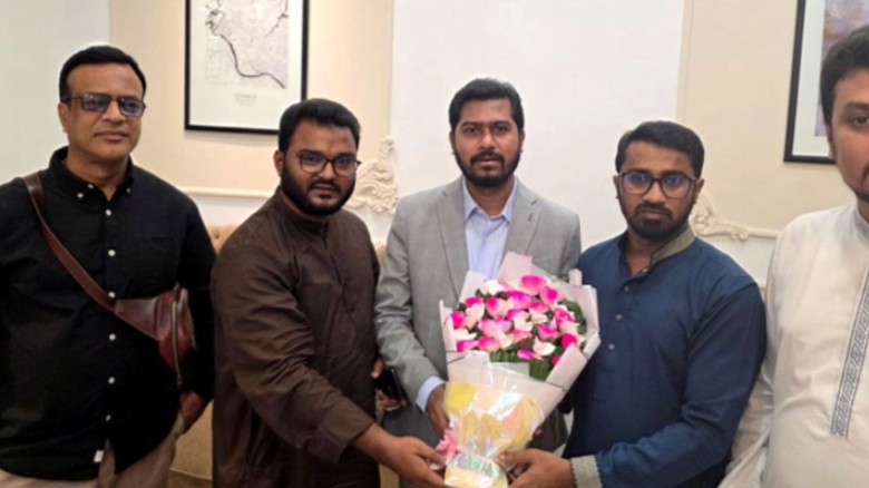 সিঙ্গাপুরে চিকিৎসা শেষে দেশে ফিরলেন নুর