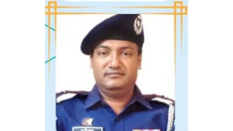 বাঁশখালী থানার অফিসার ইনচার্জ সাইফুল ইসলামের পক্ষ থেকে অভিনন