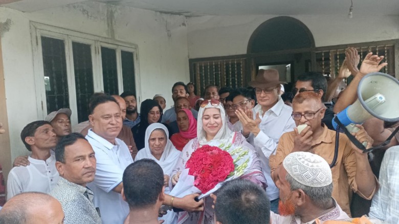 সরিষাবাড়ীতে আরুনীর গণসংযোগে জনস্রোত