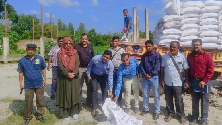 কুড়িগ্রামে ভেজাল ৬১৪ বস্তা টিএসপি সার ধ্বংস করলো প্রশাসন