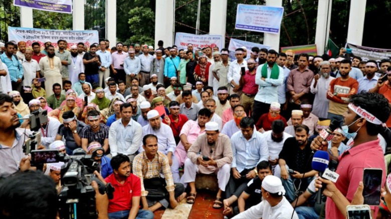 প্রজ্ঞাপন প্রত্যাখান, আন্দোলন চালিয়ে যাবেন এমপিওভুক্ত শিক্ষক