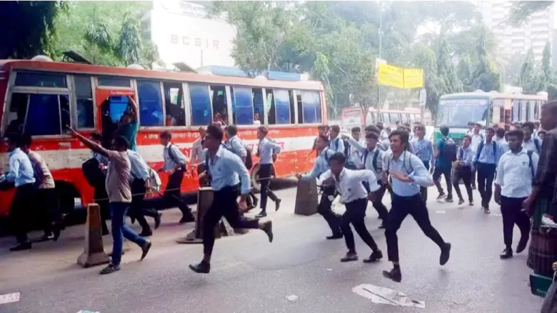 ঢাকা কলেজ ও আইডিয়াল কলেজ শিক্ষার্থীদের মধ্যে হাতাহাতি