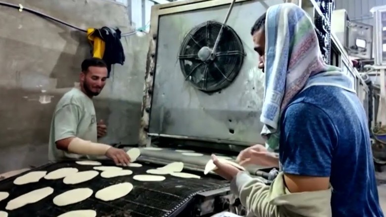 সচল হলো গাজার বেকারি, দিনে তৈরি হচ্ছে ৩ লাখ রুটি