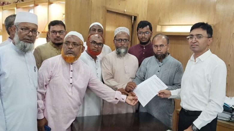 নীলফামারীতে ৫ দফা দাবিতে প্রধান উপদেষ্টা বরাবর শিক্ষক-কর্মচারীদের স্মারকলিপি প্রদান...