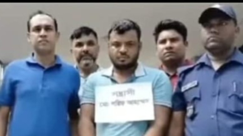 শ্রীপুরে ছিনতাই মামলার আসামি অস্ত্রসহ গ্রেপ্তার