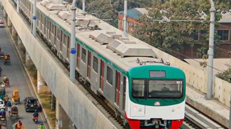 স্টেশনে ঢুকে মেট্রোরেলে না চড়লেও গুনতে হবে জরিমানা...