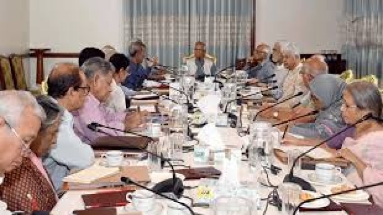 ১৪ মাসে অন্তর্বর্তী সরকারের হিসাব মেলেনি: ভরসা হারাচ্ছে জনগণ, হতাশ বিশ্লেষকরা...