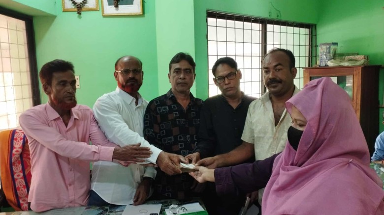 নড়াইল জেলা বাস মিনিবাস কোচ মাইক্রোবাস শ্রমিক ইউনিয়নের মৃত শ্রমিকদের আর্থিক অনুদান প্রদান...