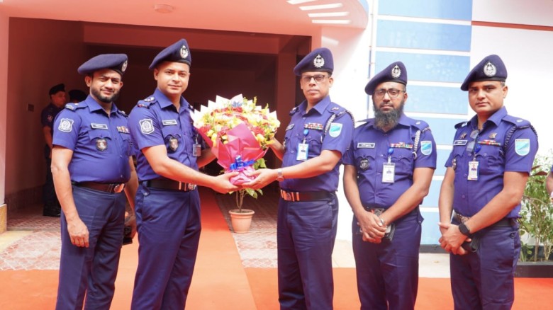 নরসিংদীর ‌শিবপুর সার্কেল অফিস পরিদর্শন করেন পুলিশ সুপার মোঃ মেনহাজুল আলম...