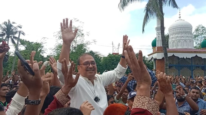 ত্রয়োদশ নির্বাচন ঘিরে বেনাপোলে বিএনপি নেতা তৃপ্তির বিশাল গণস