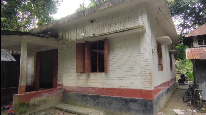 মোল্লাহাটে পুলিশ সদস্যের বাড়িতে ডাকাতি।