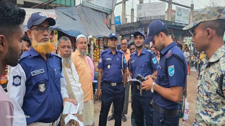 গোপালগঞ্জ মুকসুদপুরে ট্রাফিক পুলিশের বিশেষ অভিযান।